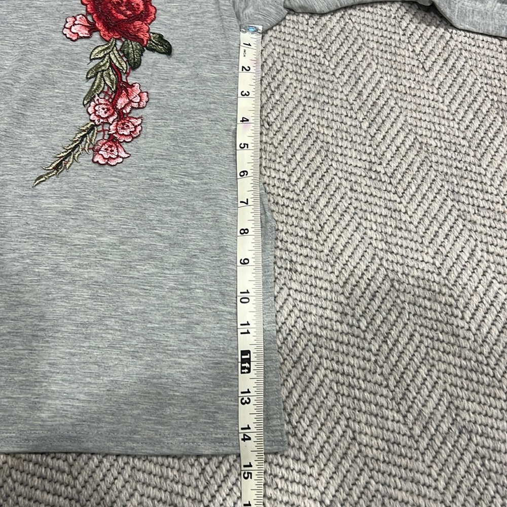 Boohoo Gray Long Sleeve Top with Floral Embroidery - Picture 4 of 6